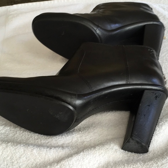 Tommy Hilfiger Leather Black Bootie - Picture 4 of 4